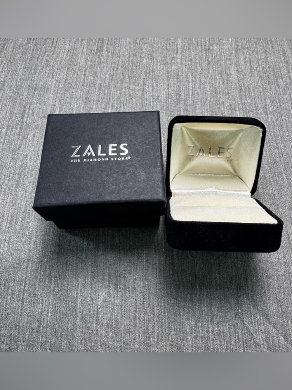 VINTAGE ZALES THE DIAMOND STORE Black Ring Jewelry Box w/ Pillow EMPTY